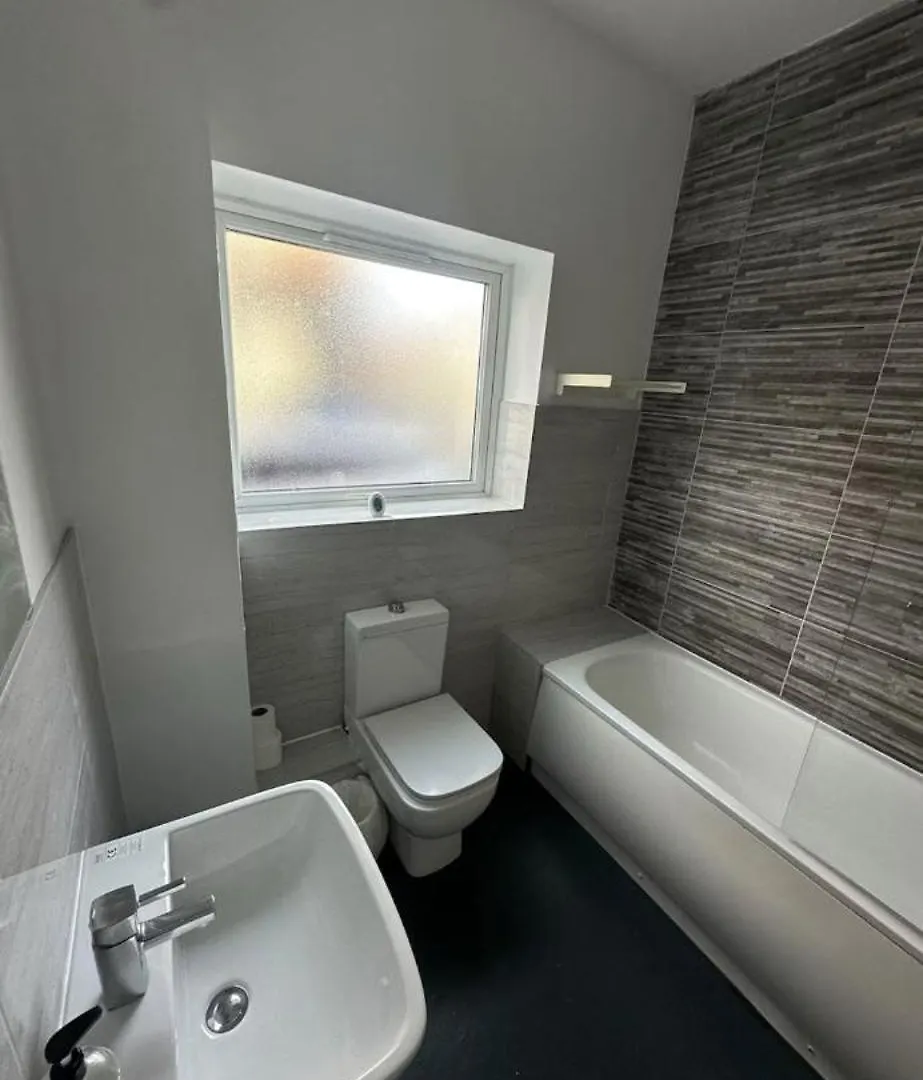 Newly Refurbished Apartment With Free Parking Flat 6 Liverpool